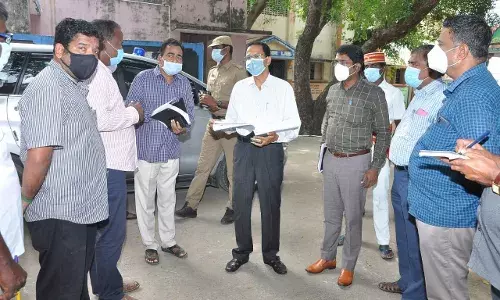 விழுப்புரம் மாவட்ட வாக்குசாவடி மையங்களில்  மேலிட பார்வையாளர் ஆய்வு