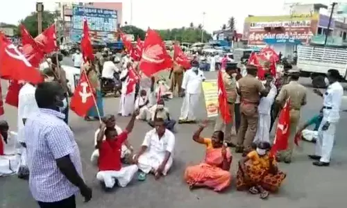 கொங்கணாபுரத்தில் மார்க்சிஸ்ட் கம்யூனிஸ்ட் கட்சியினர் ஆர்ப்பாட்டம் கொங்கணாபுரத்தில் மார்க்சிஸ்ட் கம்யூனிஸ்ட் கட்சியினர் ஆர்ப்பாட்டம்