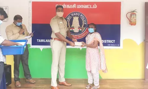 தென்காசி காவல்துறையினருக்கு சேமநலநிதி வழங்கிய மாவட்ட கண்காணிப்பாளர்