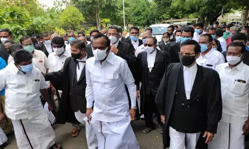 அமைச்சர் முத்துசாமி ஈரோடு நீதிமன்றத்தில் நேரில் ஆஜர்