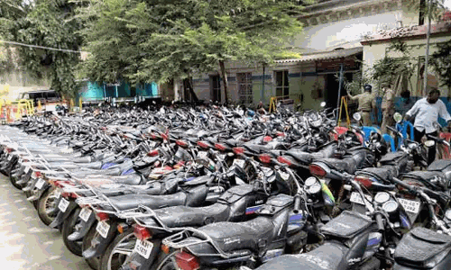 திருவண்ணாமலை மாவட்டத்தில் சாராய வழக்கில் சிக்கிய வாகனங்கள் ஏலம்