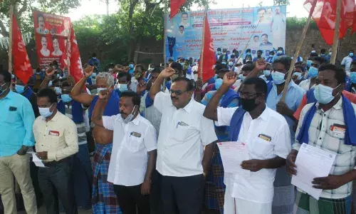ஈரோடு கூட்ஸ் செட்டை தனியாருக்கு வழங்குவதை கண்டித்து ஆர்ப்பாட்டம்