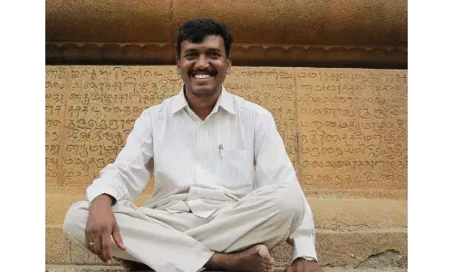 மாணவிக்கு பாலியல் தொல்லை அளித்த பேராசிரியர் பணியிடை நீக்கம்