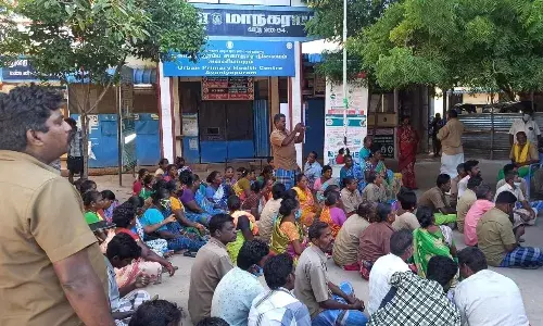 தாக்குதலுக்கு கண்டனம்: மதுரை மாநகராட்சி துப்புரவு பணியாளர்கள் மறியல்