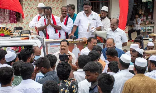 கொரோனா விதிகளை மீறிய அமைச்சரின்  தேர்தல் பிரச்சாரம்