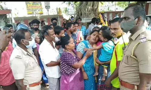 பெற்ற பிள்ளைகளுடன் கிணற்றில் குதித்து தற்கொலைக்கு முயன்ற தாய்
