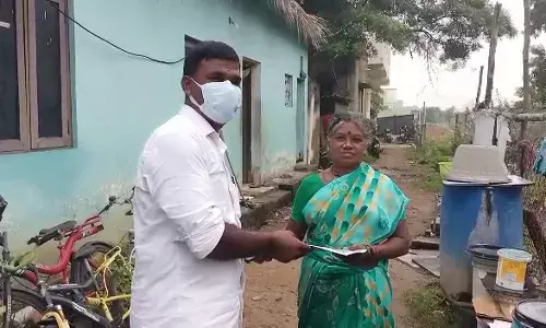 சோழிங்கநல்லூர்: அதிமுக சுயேட்சை வேட்பாளர் வார்டு 5 ல் மக்களை சந்தித்து வாக்கு சேகரிப்பு