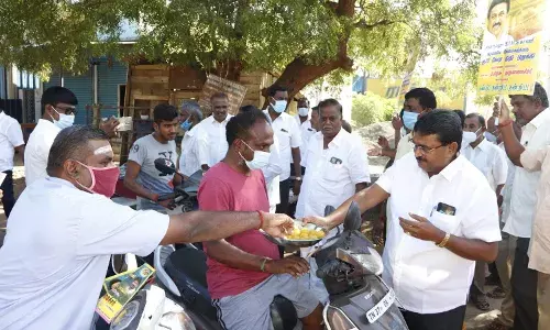 எஸ்.ஐ.எச்.எஸ் காலனி ரயில்வே மேம்பாலத்திற்கு நிதி ஒதுக்கீடு: திமுகவினர் கொண்டாட்டம்