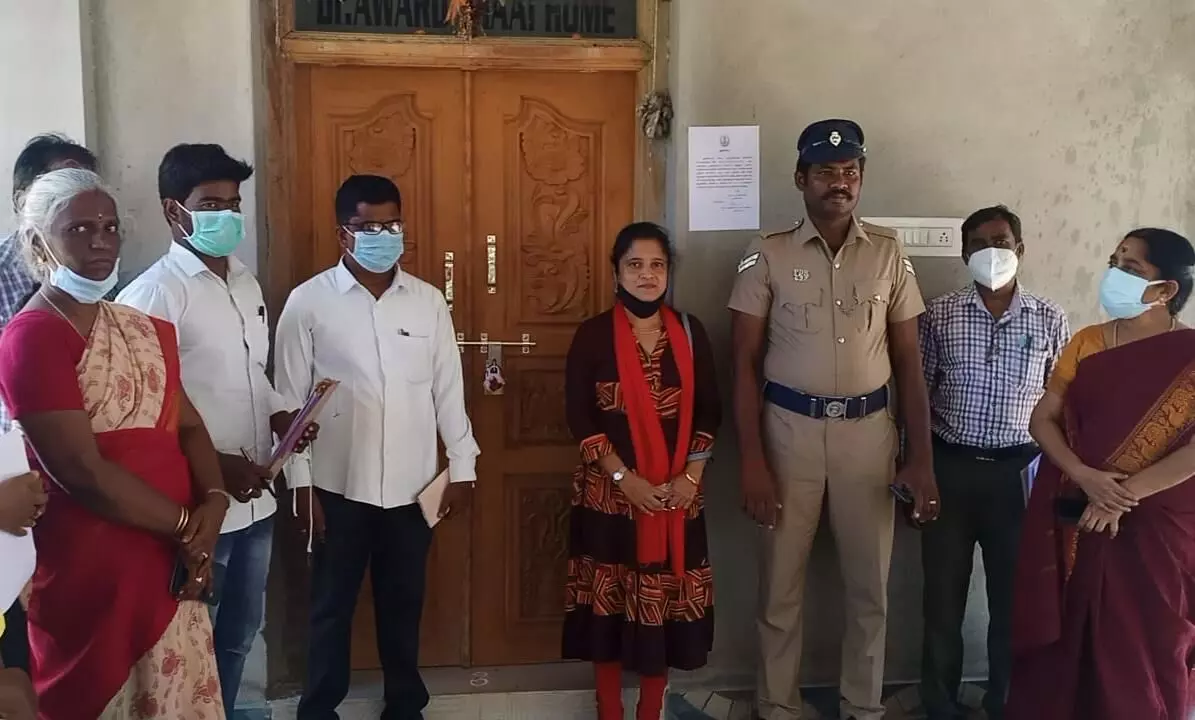 முறைகேடாக நடத்திவந்த குழந்தைகள் காப்பகத்திற்கு அதிகாரிகள் சீல் வைப்பு முறைகேடாக நடத்திவந்த குழந்தைகள் காப்பகத்திற்கு அதிகாரிகள் சீல் வைப்பு