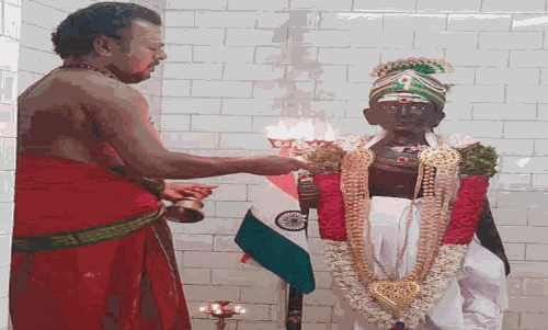 காந்தி ஜெயந்தியை முன்னிட்டு கவுந்தப்பாடி காந்தி கோவிலில் சிறப்பு வழிபாடு