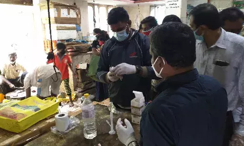 குமாரபாளையம் இறைச்சிக்கடைகளில் உணவுப்பொருள் அதிகாரிகள் ஆய்வு