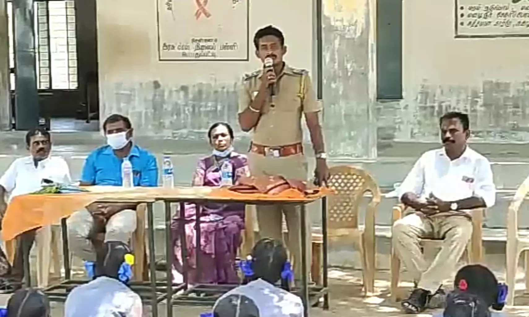 காரியாபட்டி அருகே அரசு பள்ளி மாணவர்களுக்கு போக்சோ விழிப்புணர்வு காரியாபட்டி அருகே அரசு பள்ளி மாணவர்களுக்கு போக்சோ விழிப்புணர்வு