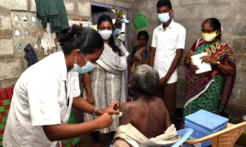 நாமக்கல் : மெகா கொரோனா தடுப்பூசி முகாமில் 33,953 பேர் பயன் நாமக்கல் : மெகா கொரோனா தடுப்பூசி முகாமில் 33,953 பேர் பயன்