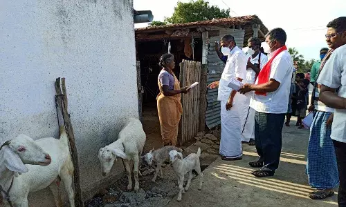 அந்தியூர் அருகே ஊராட்சி மன்ற தலைவரை ஆதரித்து   எம்எல்ஏ வாக்கு சேகரிப்பு