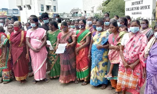 சீராப்பள்ளியில் டாஸ்மாக் கடை அமைக்க எதிர்ப்பு:  கலெக்டரிடம் பொதுமக்கள் மனு
