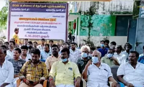 செஞ்சி அருகே தனி ஊராட்சி கேட்டு கிராம மக்கள் போராட்டம்