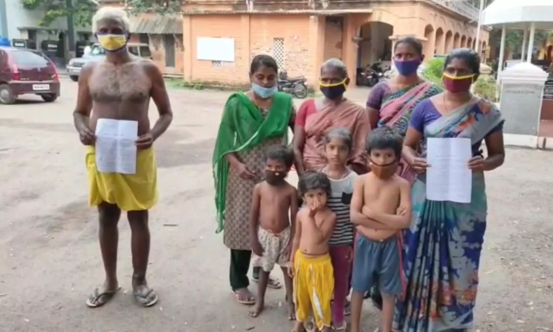 கடனை கேட்டு கொலைவெறி தாக்குதல்: பாதிக்கப்பட்டோர் ஆட்சியரிடம் மனு கடனை கேட்டு கொலைவெறி தாக்குதல்: பாதிக்கப்பட்டோர் ஆட்சியரிடம் மனு