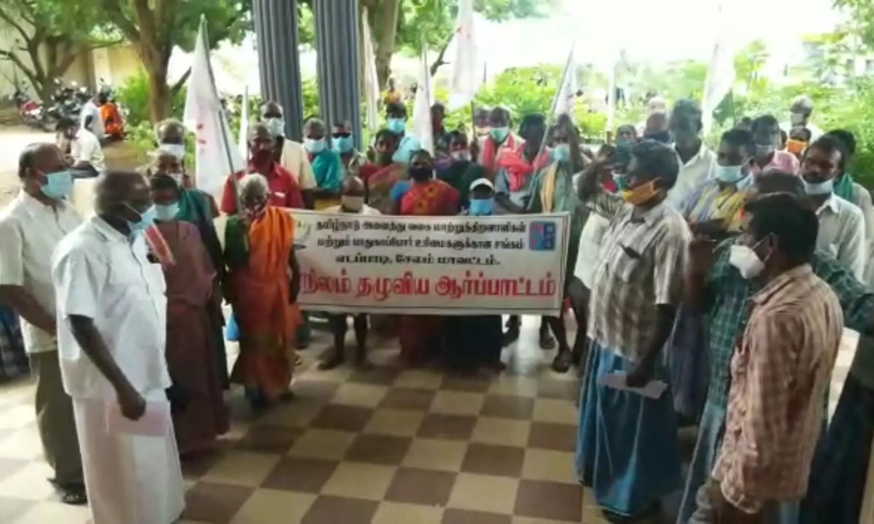 எடப்பாடி வட்டாசியர் அலுவலகம் முன் மாற்றுத்திறனாளிகள் ஆர்ப்பாட்டம் எடப்பாடி வட்டாசியர் அலுவலகம் முன் மாற்றுத்திறனாளிகள் ஆர்ப்பாட்டம்