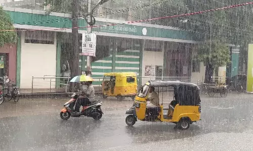 காஞ்சிபுரத்தில் 4 மணி நேரமாக கனமழை: சாலைகளில் வெள்ளம்