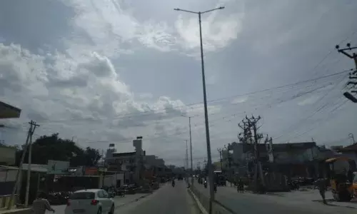 குமாரபாளையத்தில் எல்.ஈ.டி. விளக்கு கம்பங்கள் அமைக்கும் பணி துவக்கம்