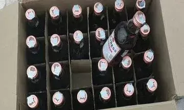 பவானிசாகர் அருகே மது பாட்டில்கள் கடத்திய வனத்துறை அதிகாரி கைது