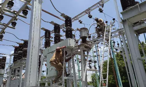 குமாரபாளையம் மின்வாரிய அலுவலகத்தில் பராமரிப்பு பணிகள்
