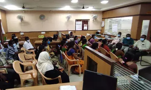 குமாரபாளையம்: வாக்குச்சாவடி அலுவலர்களுடன் நகராட்சி கமிஷனர் ஆலோசனை