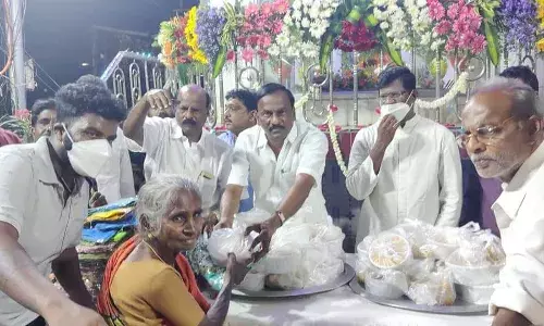 மதுரவாயல் மாதா கோவில் திருவிழா: எம்எல்ஏ உதவி