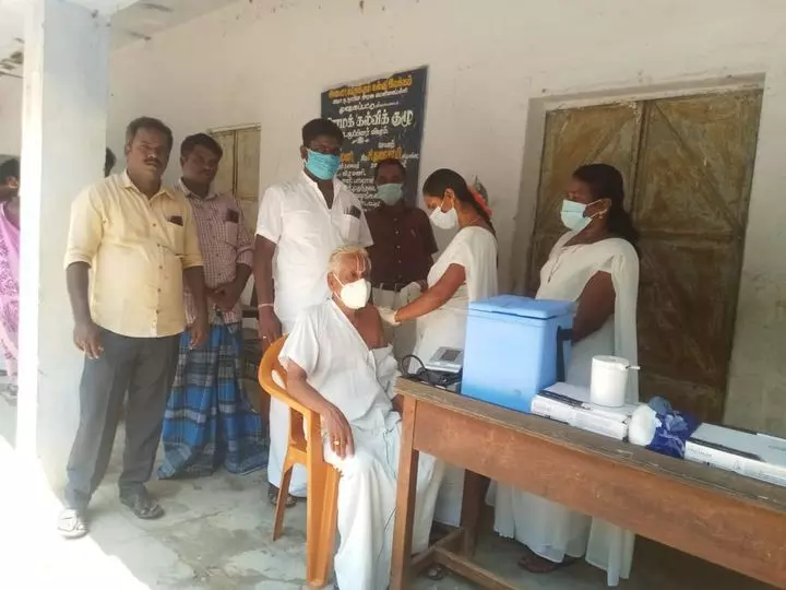 முனுகப்பட்டு கிராமத்தில் கொரனா தடுப்பூசி முகாம் முனுகப்பட்டு கிராமத்தில் கொரனா தடுப்பூசி முகாம்