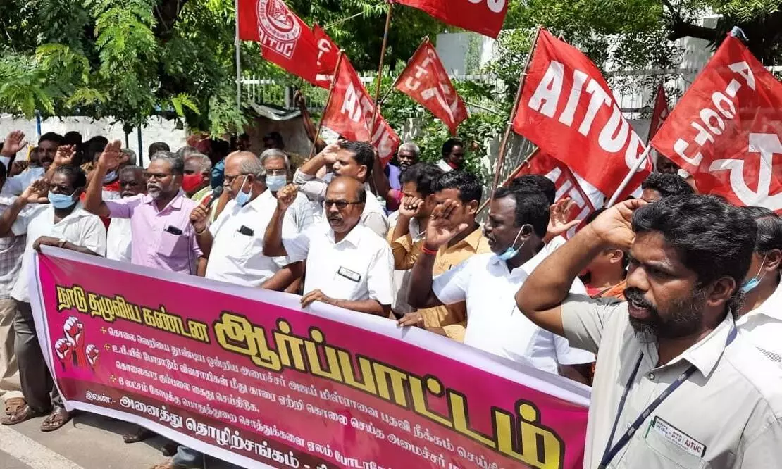 மத்திய தொழிற்சங்கத்தினர் மோடி அரசை கண்டித்து திருச்சியில் ஆர்ப்பாட்டம் மத்திய தொழிற்சங்கத்தினர் மோடி அரசை கண்டித்து திருச்சியில் ஆர்ப்பாட்டம்