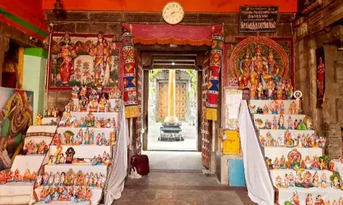 நவராத்திரி விழா: தர்மபுரியில் அனைத்து கோவில்களிலும் கொலு வழிபாடு