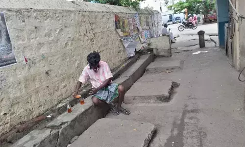 பஸ் ஸ்டாண்டை பாராக்கும் குடிமகன்கள் - குமுறும்  குமாரபாளையம்வாசிகள் பஸ் ஸ்டாண்டை பாராக்கும் குடிமகன்கள் - குமுறும்  குமாரபாளையம்வாசிகள்