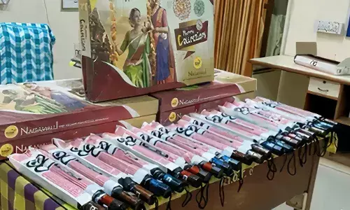 பவானியில் தடுப்பூசி செலுத்திக் கொள்பவர்களுக்கு  தீபாவளி பரிசு பவானியில் தடுப்பூசி செலுத்திக் கொள்பவர்களுக்கு  தீபாவளி பரிசு
