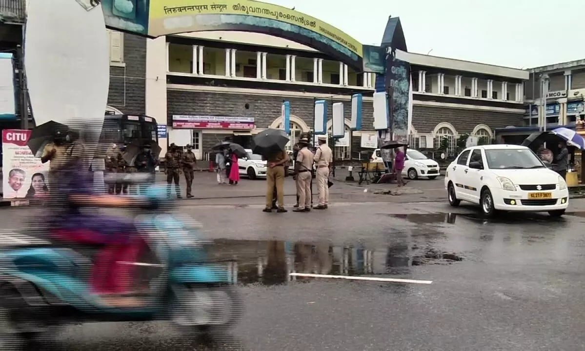 இரயில் நிலையத்தில் 19 கார்கள் உடைத்து திருட்டு: ஒருவர் கைது இரயில் நிலையத்தில் 19 கார்கள் உடைத்து திருட்டு: ஒருவர் கைது