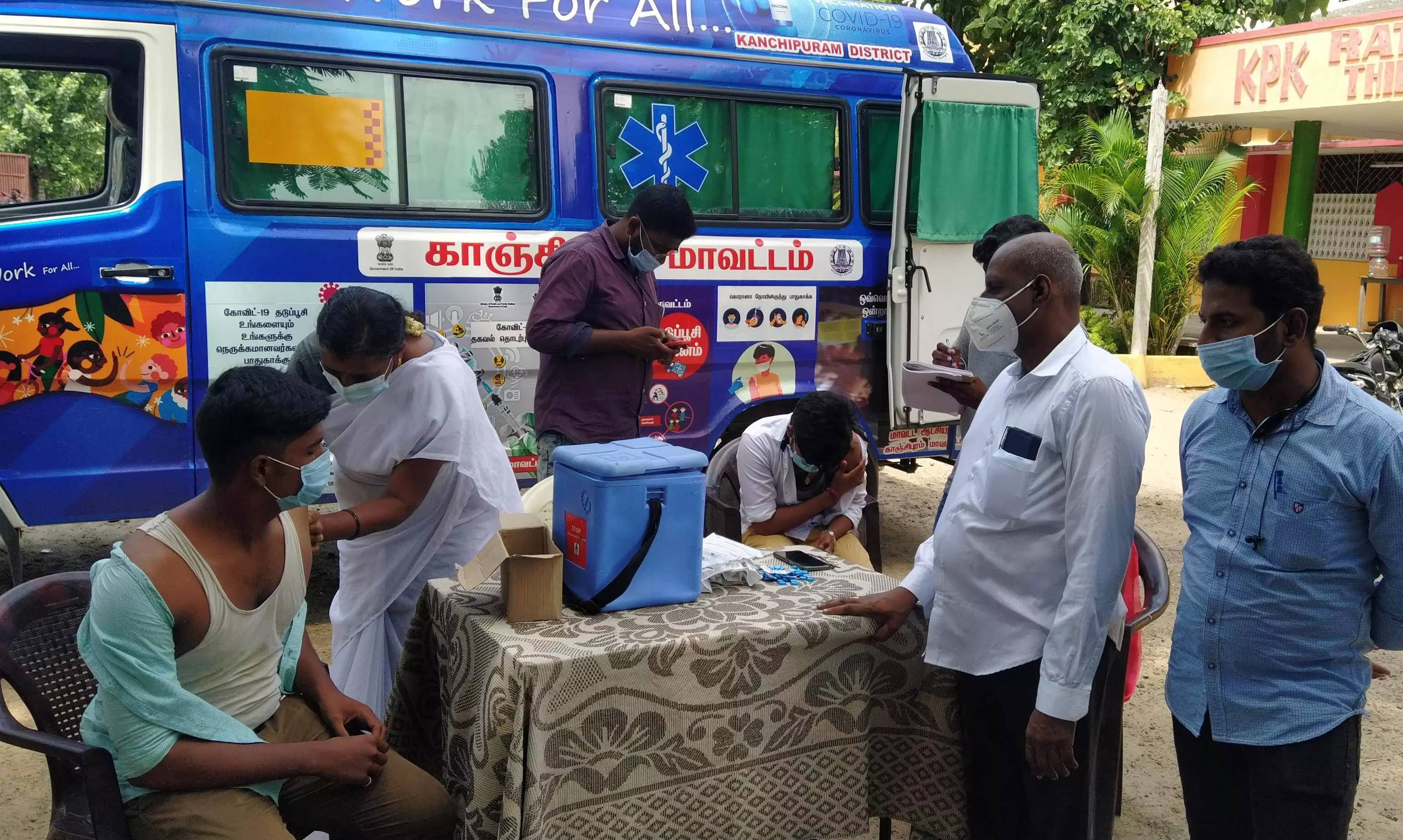காஞ்சிபுரம் மாவட்டத்தில் இன்று 600 முகாம்களில் 31,008 பேருக்கு தடுப்பூசி செலுத்தல் காஞ்சிபுரம் மாவட்டத்தில் இன்று 600 முகாம்களில் 31,008 பேருக்கு தடுப்பூசி செலுத்தல்