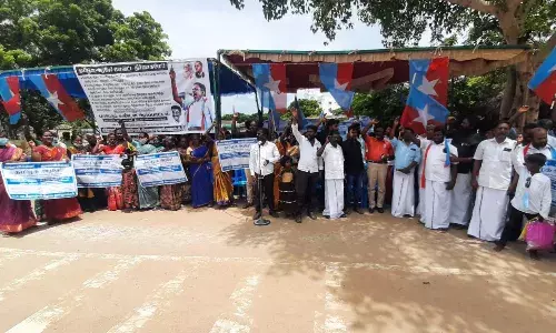 இராமநாதபுரம்: பொது கண்மாய் ஆக்கிரமிப்பை அகற்ற வலியுறுத்தி வி.சி.க ஆர்ப்பாட்டம் இராமநாதபுரம்: பொது கண்மாய் ஆக்கிரமிப்பை அகற்ற வலியுறுத்தி வி.சி.க ஆர்ப்பாட்டம்