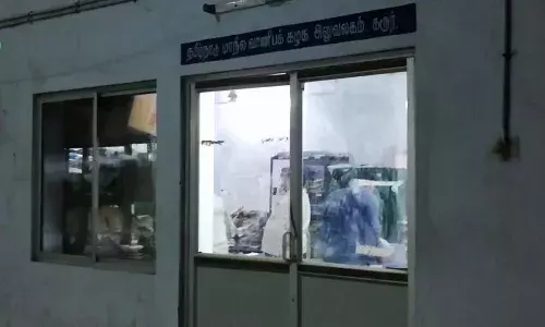 கரூர் டாஸ்மாக் மேலாளர் அலுவலகத்தில் லஞ்ச ஒழிப்பு சோதனை: ரூ.62 ஆயிரம் பறிமுதல் கரூர் டாஸ்மாக் மேலாளர் அலுவலகத்தில் லஞ்ச ஒழிப்பு சோதனை: ரூ.62 ஆயிரம் பறிமுதல்