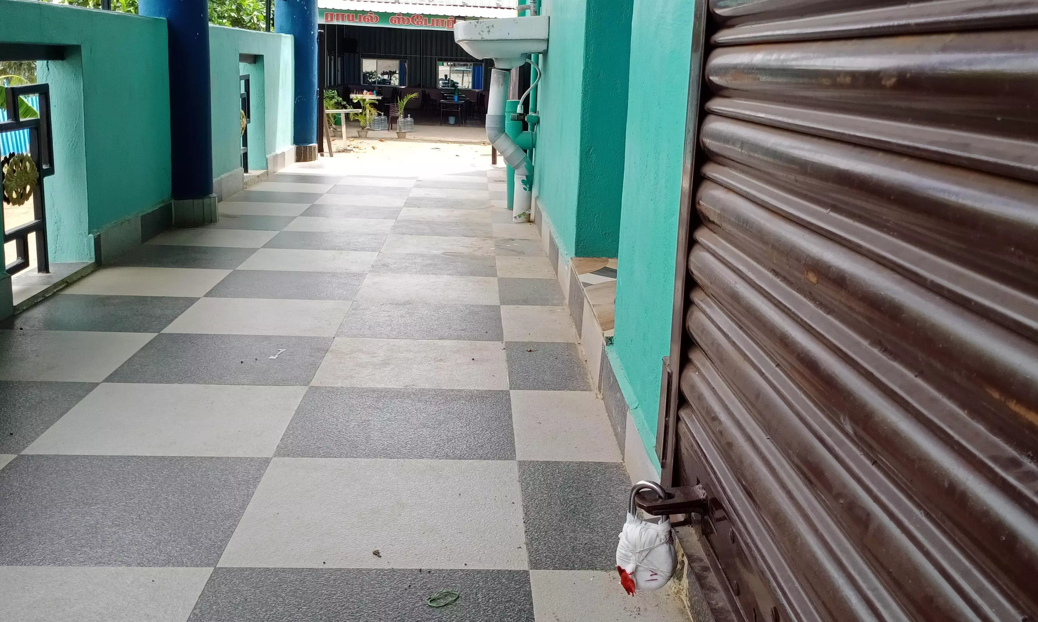 சங்கரன்கோவிலில் விதிமுறைகளை மீறிய ஏசி பாருக்கு சீல்: கலால் துறையினர் அதிரடி சங்கரன்கோவிலில் விதிமுறைகளை மீறிய ஏசி பாருக்கு சீல்: கலால் துறையினர் அதிரடி