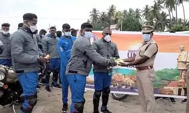 தேசிய ஒற்றுமை நாள் பேரணிக்கு பரமத்தி வேலூர் போலீசார் வரவேற்பு தேசிய ஒற்றுமை நாள் பேரணிக்கு பரமத்தி வேலூர் போலீசார் வரவேற்பு
