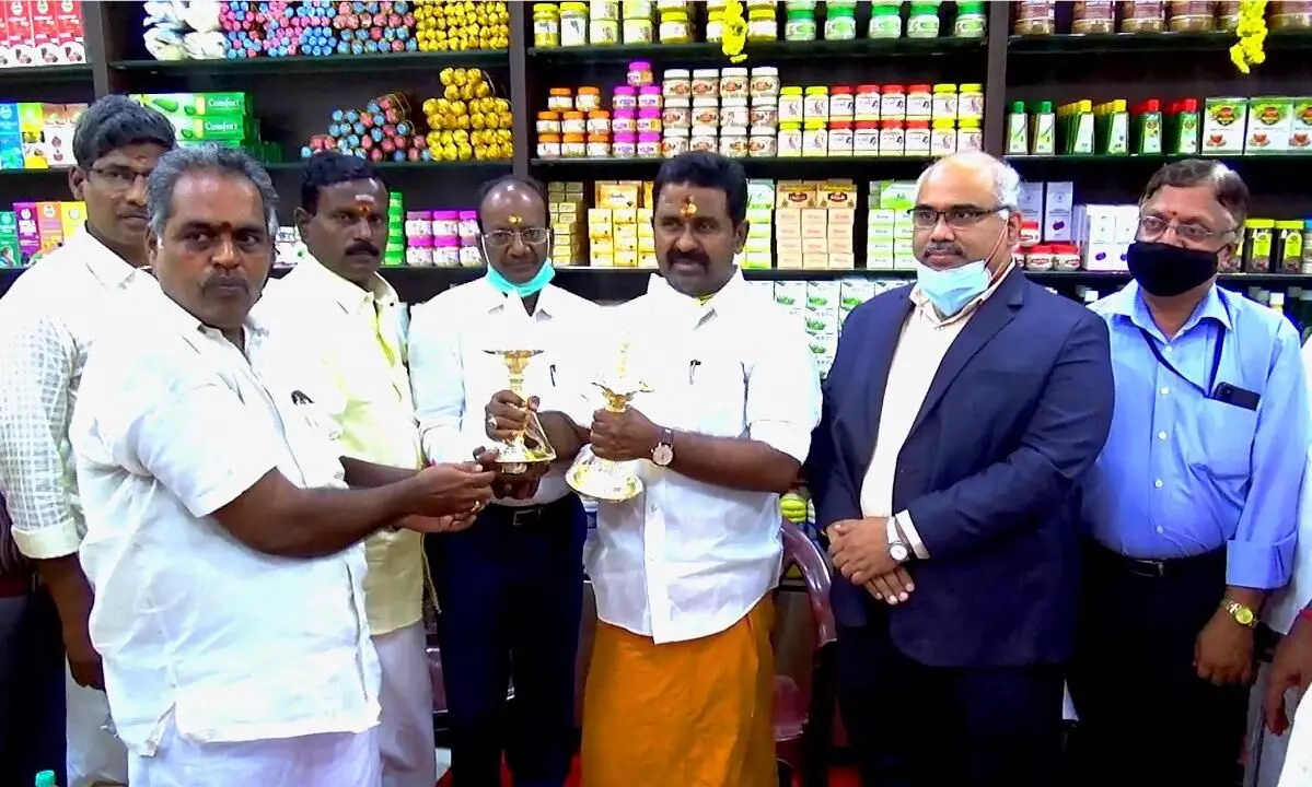 மன்னார்குடி தஞ்சாவூர் மேற்கு சர்வோதய சங்கத்தில் காதி பவன் திறப்பு மன்னார்குடி தஞ்சாவூர் மேற்கு சர்வோதய சங்கத்தில் காதி பவன் திறப்பு