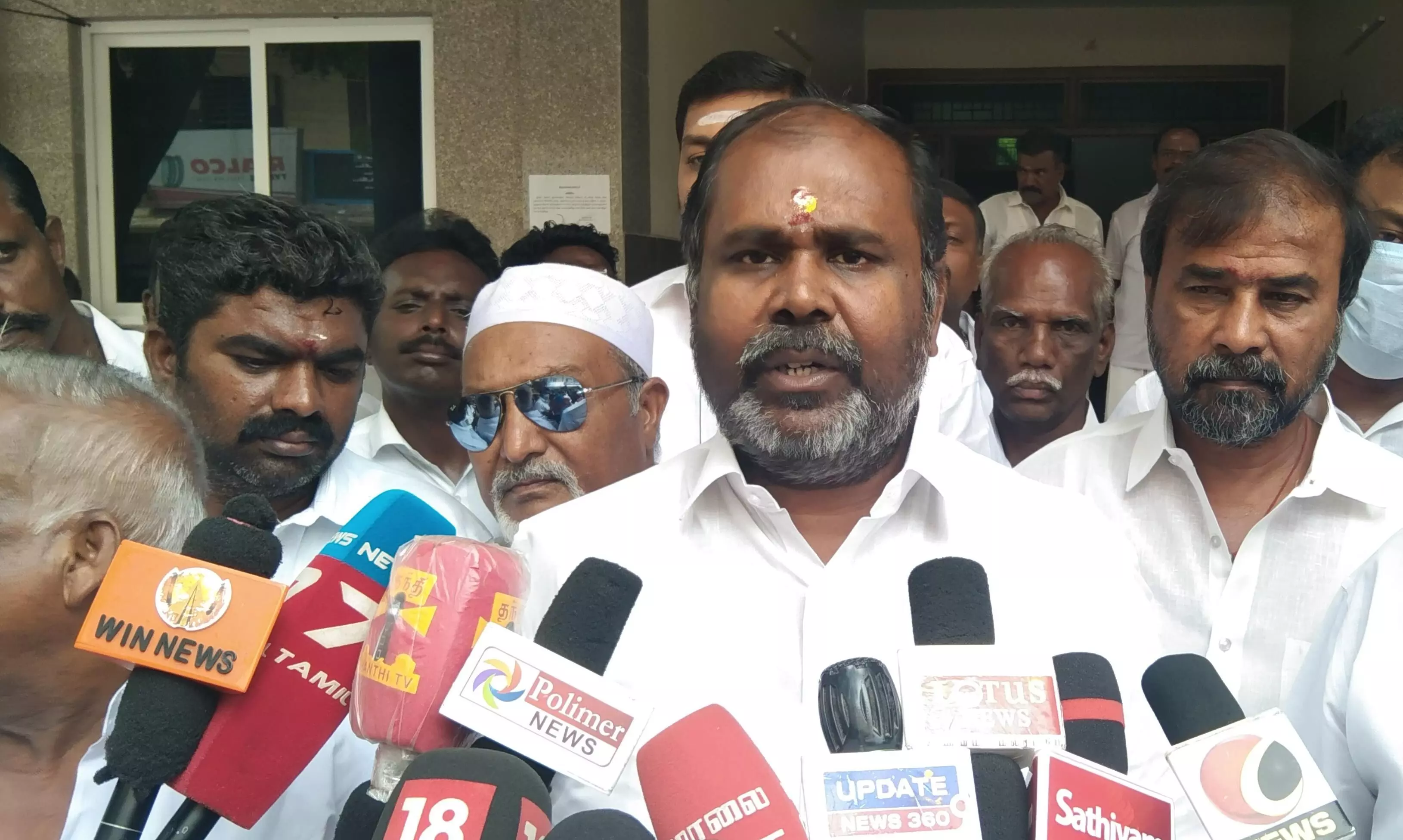 மக்களின் நலன் கருதி நலத்திட்டங்களை அறிவித்த முதல்வருக்கு ஆர்.பி.உதயகுமார் நன்றி மக்களின் நலன் கருதி நலத்திட்டங்களை அறிவித்த முதல்வருக்கு ஆர்.பி.உதயகுமார் நன்றி