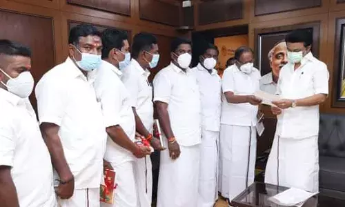 புதுக்கோட்டை தெற்கு மாவட்ட தே.மு.தி.க.  கூண்டோடு தி.மு.க.வில் ஐக்கியம் புதுக்கோட்டை தெற்கு மாவட்ட தே.மு.தி.க.  கூண்டோடு தி.மு.க.வில் ஐக்கியம்