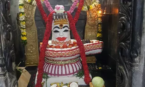 கணியாம்பூண்டி: முருகம்பாளையம்  ஆதீஸ்வரர் கோவிலில் அன்னாபிஷேகம்