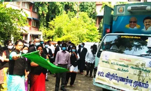 சட்டப்பணிகள் குறித்த விழிப்புணர்வு பிரச்சார வாகனம் சட்டப்பணிகள் குறித்த விழிப்புணர்வு பிரச்சார வாகனம்