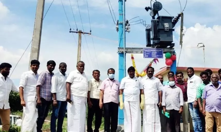 பெரம்பலூரில் புதிய மின்மாற்றிகளை பிரபாகரன் எம்.எல்.ஏ. தொடங்கினார் பெரம்பலூரில் புதிய மின்மாற்றிகளை பிரபாகரன் எம்.எல்.ஏ. தொடங்கினார்