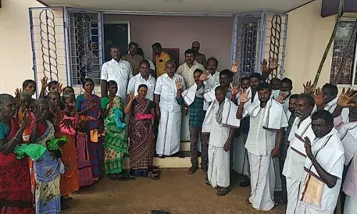 திருவாரூரில் 50-க்கும் மேற்பட்ட மாற்று கட்சியினர் தி.மு.க.வில் ஐக்கியம் திருவாரூரில் 50-க்கும் மேற்பட்ட மாற்று கட்சியினர் தி.மு.க.வில் ஐக்கியம்