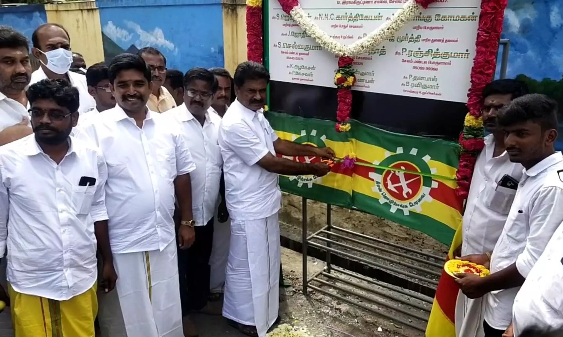 தமிழகத்தில் எதிர்க்கட்சியாக செயல்பட நினைக்கிறார் அண்ணாமலை: ஈஸ்வரன் பேட்டி தமிழகத்தில் எதிர்க்கட்சியாக செயல்பட நினைக்கிறார் அண்ணாமலை: ஈஸ்வரன் பேட்டி