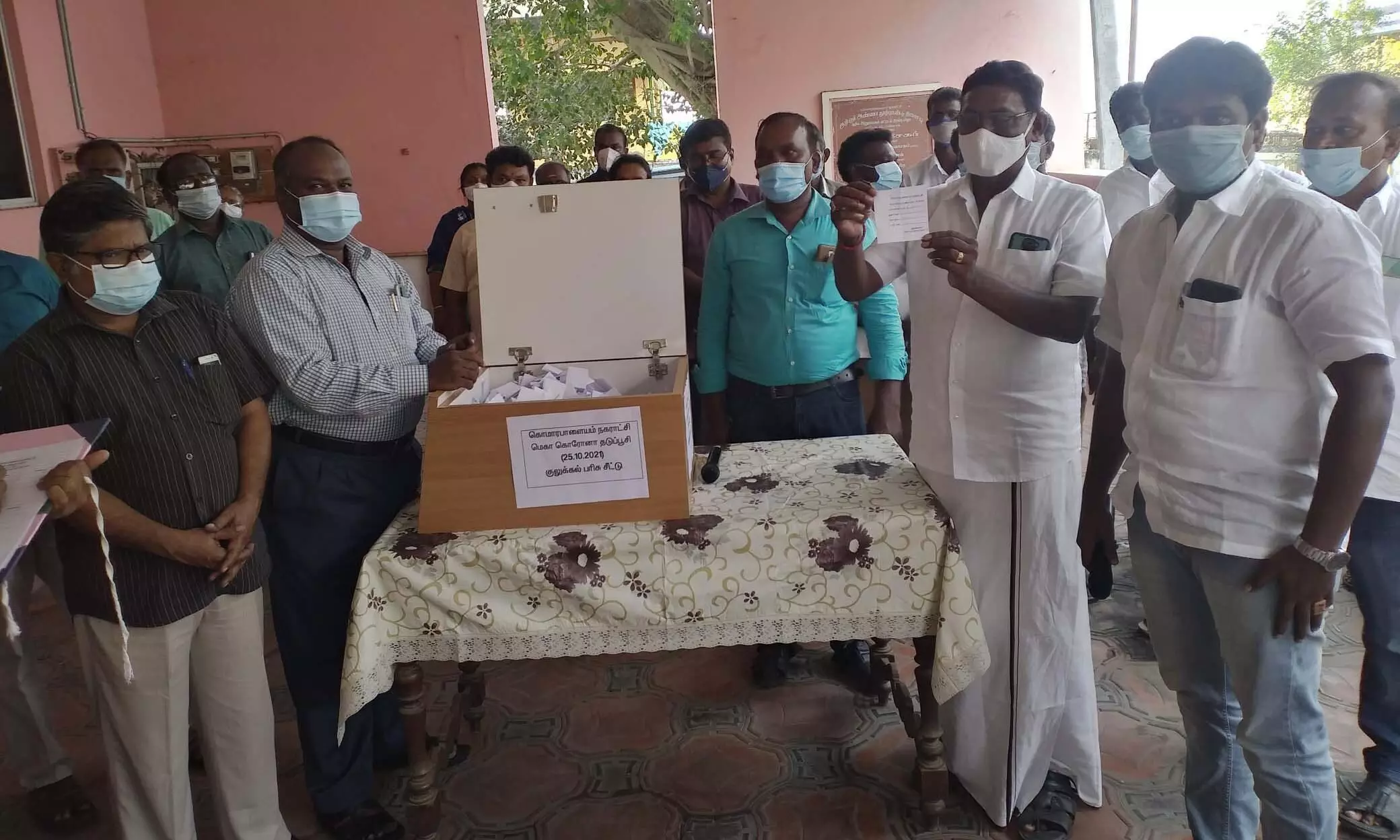 குமாரபாளையத்தில் கொரோனா தடுப்பூசி குலுக்கல் முடிவுகள் அறிவிப்பு குமாரபாளையத்தில் கொரோனா தடுப்பூசி குலுக்கல் முடிவுகள் அறிவிப்பு