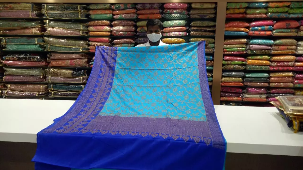 ஈரோட்டில் தீபாவளி விற்பனையில் களைகட்டும் புதுவரவுகள் ஈரோட்டில் தீபாவளி விற்பனையில் களைகட்டும் புதுவரவுகள்