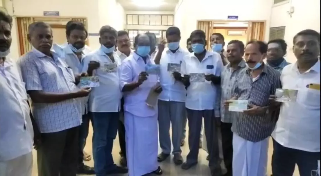 பெரியார் நகர் பகுதியில் உள்ள குப்பைகளை அகற்ற கோரி புகார் மனு பெரியார் நகர் பகுதியில் உள்ள குப்பைகளை அகற்ற கோரி புகார் மனு